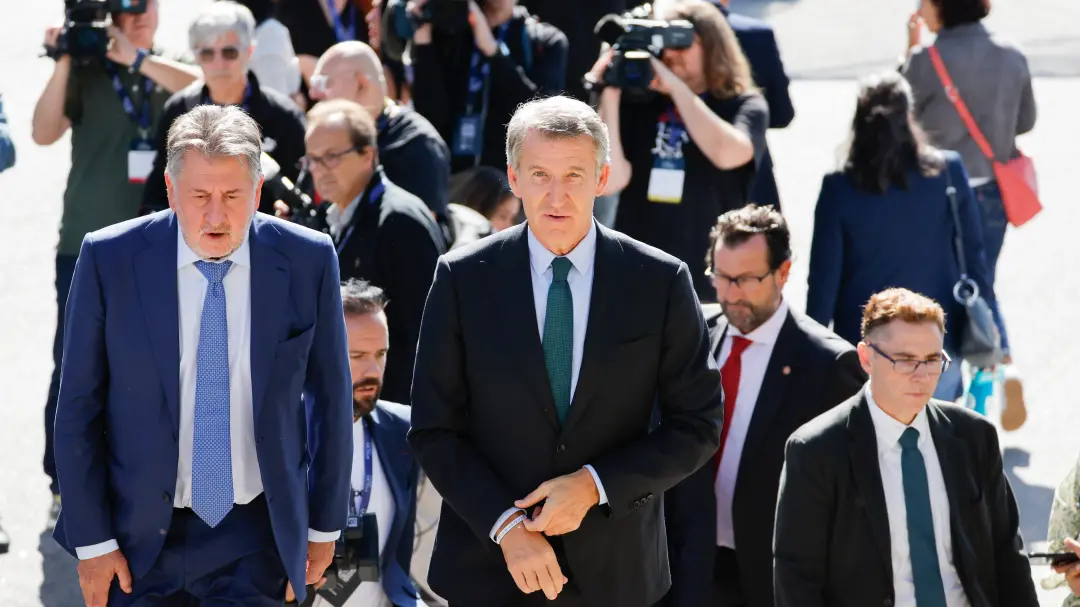 Feijóo prepara discurso para a convocação de eleições, decidido a enfrentar Sánchez por La Moncloa. A desconfiança no p…