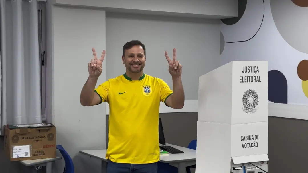 Adriano Silva, empresário de Joinville, foi eleito vice-governador de Santa Catarina junto com Jorginho Mello. Ele já f…