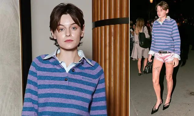 Emma Corrin mostrou tatuagens nas pernas usando hotpants rosa na festa da Miu Miu em Paris. É legal ver como a moda abr…