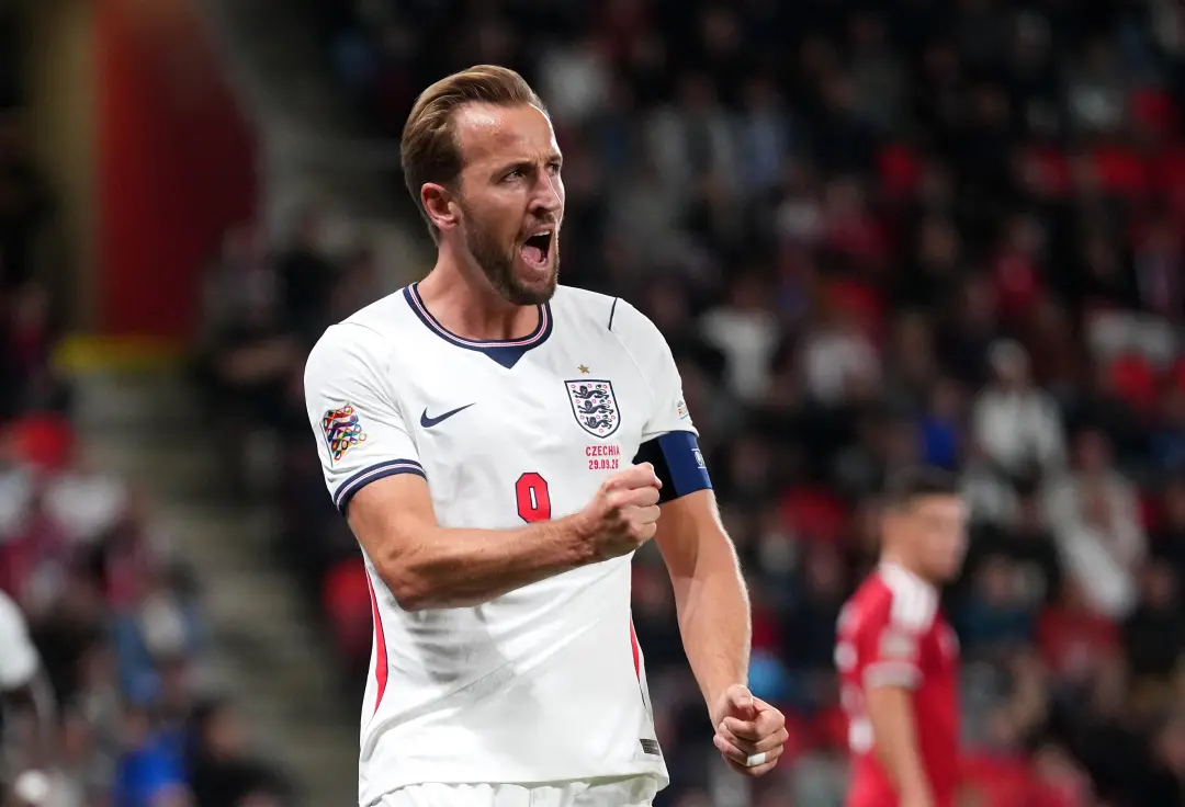Harry Kane no Bayern, a diretoria tá mais calma com o futuro dele. O Uli Hoeneß disse que não precisa mais pressionar, …