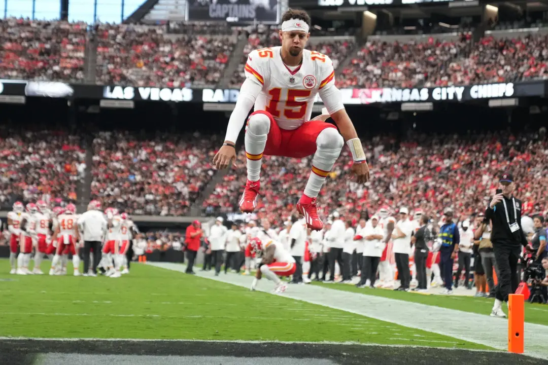 Chiefs vencem Raiders com placar de 30 a 27 em Las Vegas, após um jogo tenso. Pensei que o início do Raiders era promis…