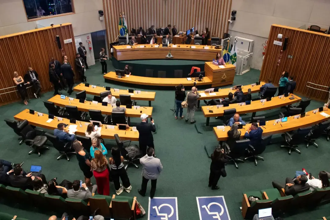PL com cinco deputados na Câmara Legislativa do DF, a maior bancada. A concentração de cadeiras mostra o peso do partid…