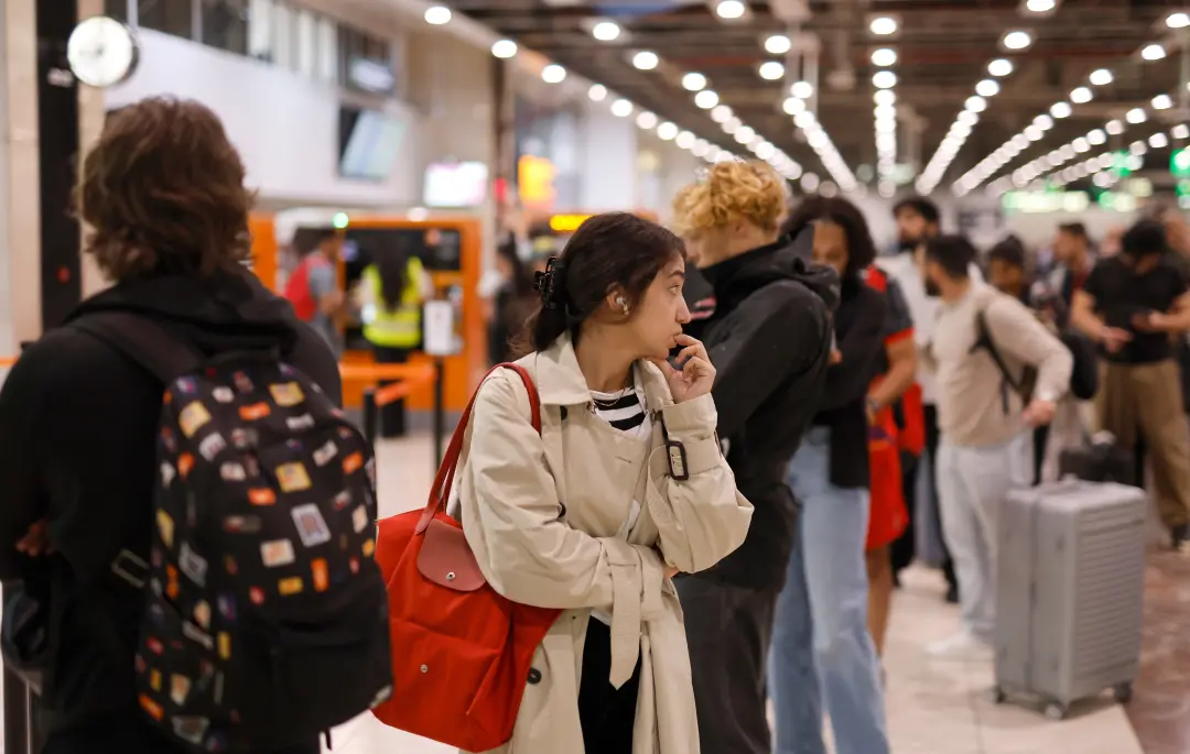 Grandes partes das linhas de trem Rodalies em Catalunha não funcionam direito por causa do temporal. O estrago em ponte…