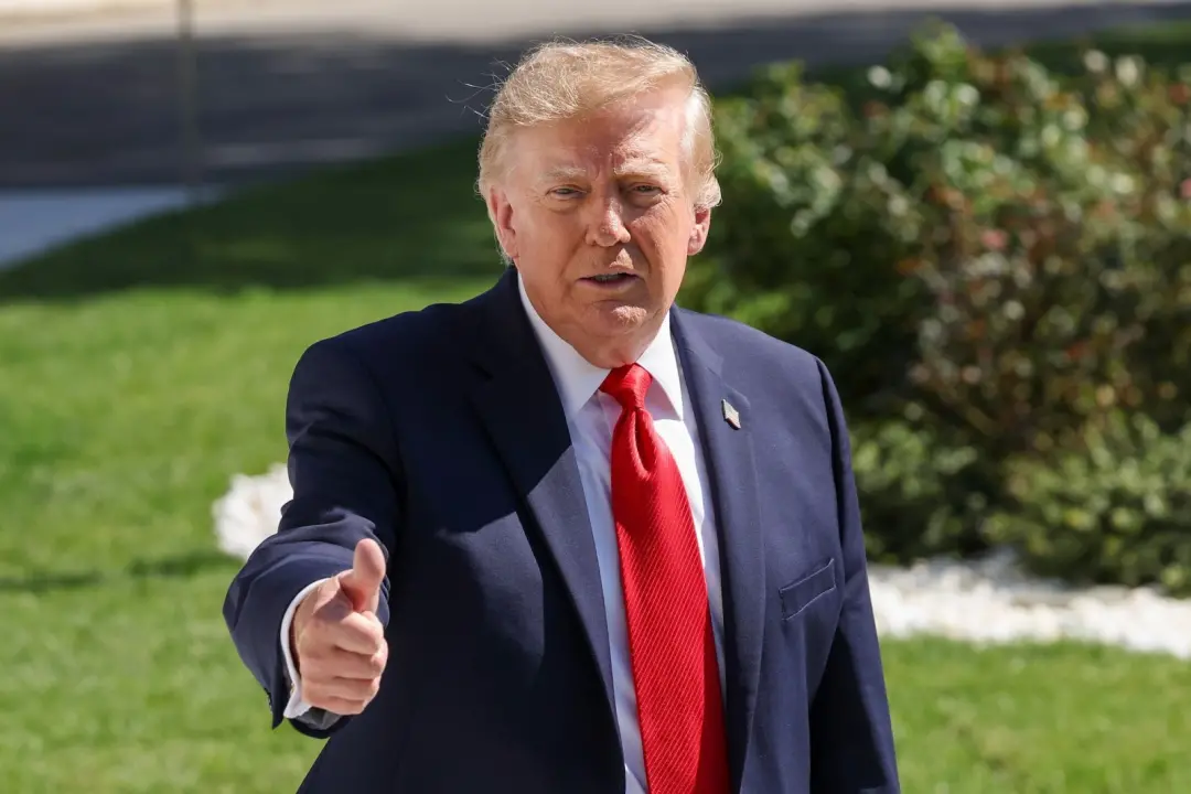 Trump diz que toma aspirina todos os dias porque psicologicamente precisa. Ele fala que gosta da Bayer e que não quer s…
