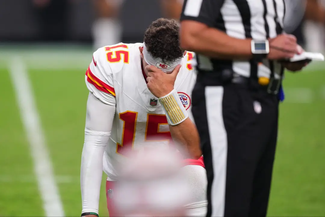 Tyquan Thornton sofreu uma lesão grave no tornozelo no jogo do Chiefs contra os Raiders no domingo. O treinador falou q…