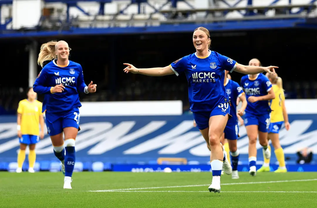 Ruby Mace marcou os dois gols do Everton Women, garantindo a vitória por 2 a 1 contra o Birmingham City. Essa virada mo…
