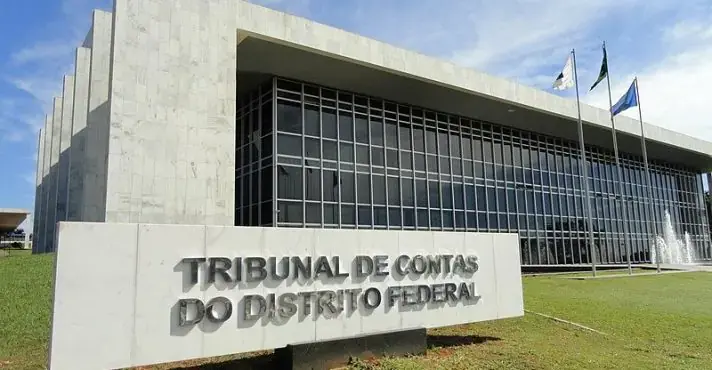 Michelle Bolsonaro envolveu-se em bate-boca em seção eleitoral, no Lago Norte, quando foi abordada por uma eleitora. A …