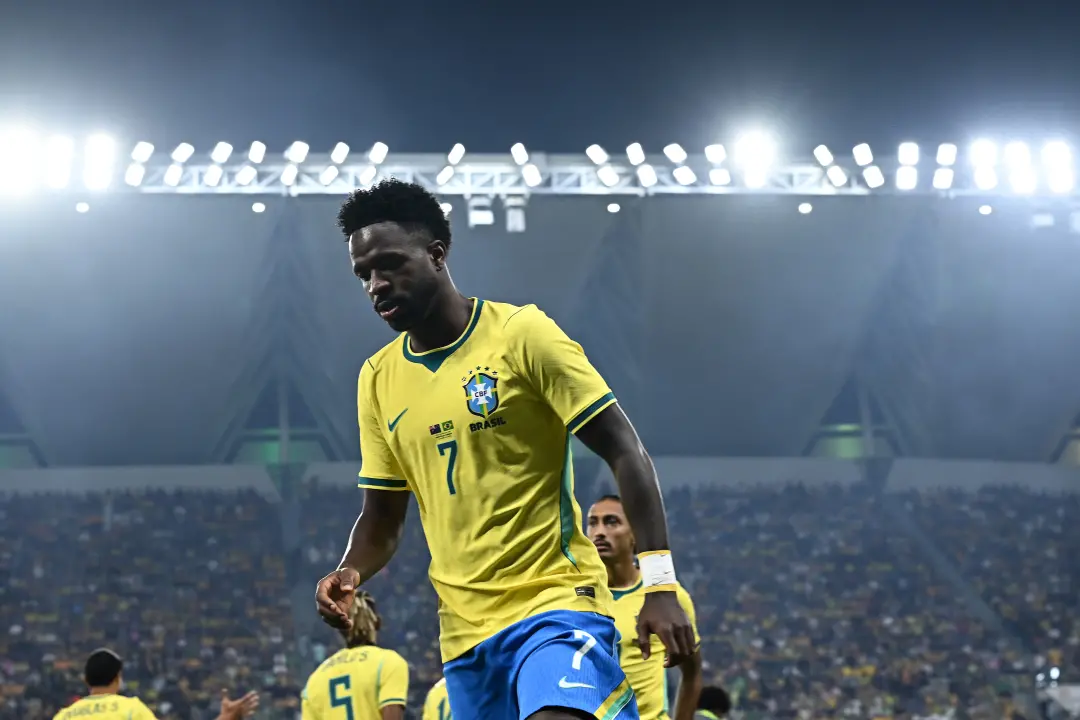 Volta das ligas de futebol com o fim do intervalo internacional. A volta do futebol de clubes marca o reinício da seman…