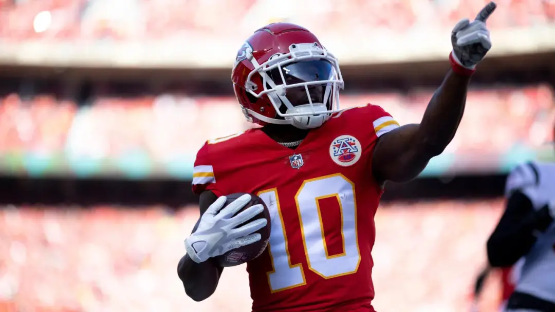 Tyreek Hill em conversas com os Chiefs após as lesões de Rashee Rice e Tyquan Thornton. O time está pressionado pela fa…