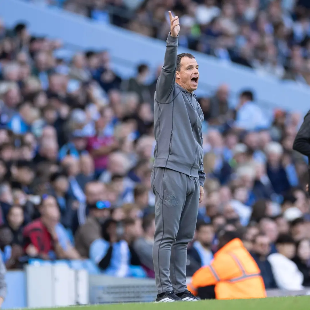 Sunderland tem mostrado flexibilidade tática, como nos jogos contra Fulham e Manchester City. A mudança para um ataque …