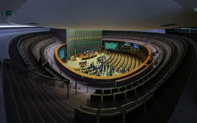 Senado tem 74% de renovação nas vagas em jogo em 2027. A projeção é de a bancada do PL começar com 28 integrantes, a ma…