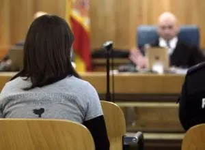 Fiscalia se opõe às três últimas semiliberdades de presos de ETA no País Basco. A acusação considera as concessões prem…