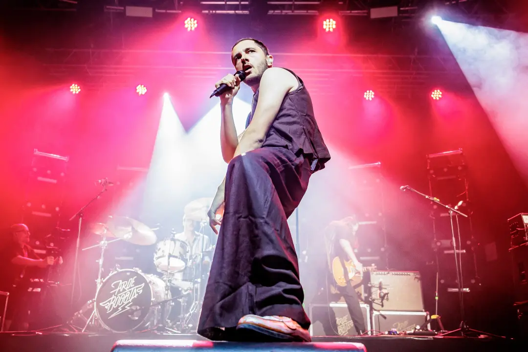 Arde Bogotá leva o rock espanhol a encher pabens com o novo disco Manufacturas del Club de la Gente Sola. Apesar do suc…
