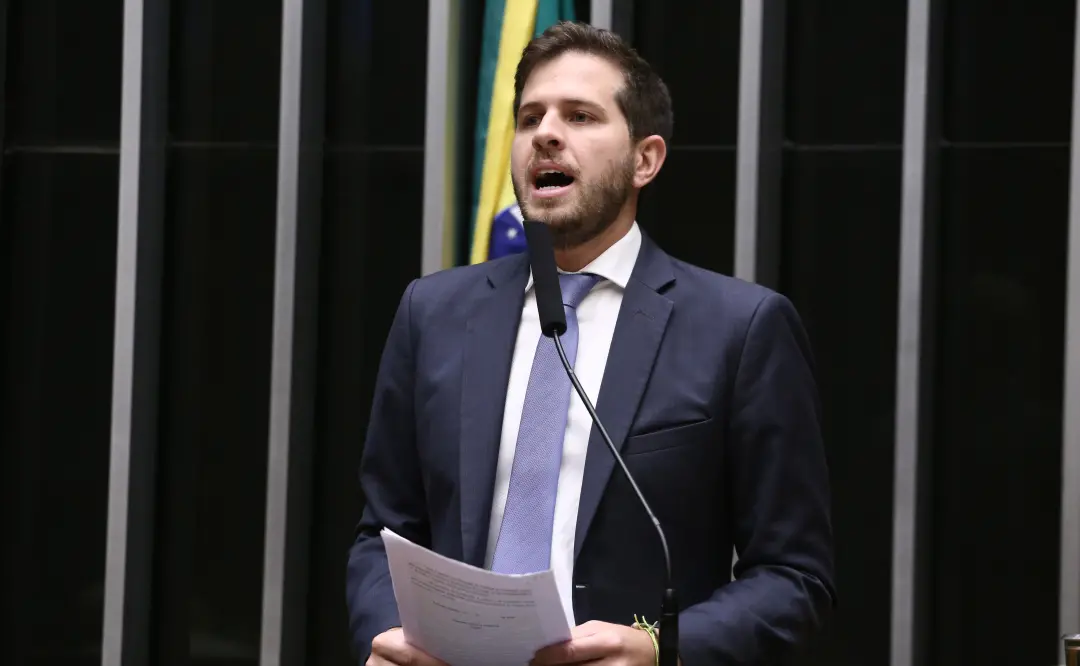 Pedro Campos, PSB, foi o mais votado em Pernambuco com 261555 votos na Câmara dos Deputados. Acho que a divisão de banc…