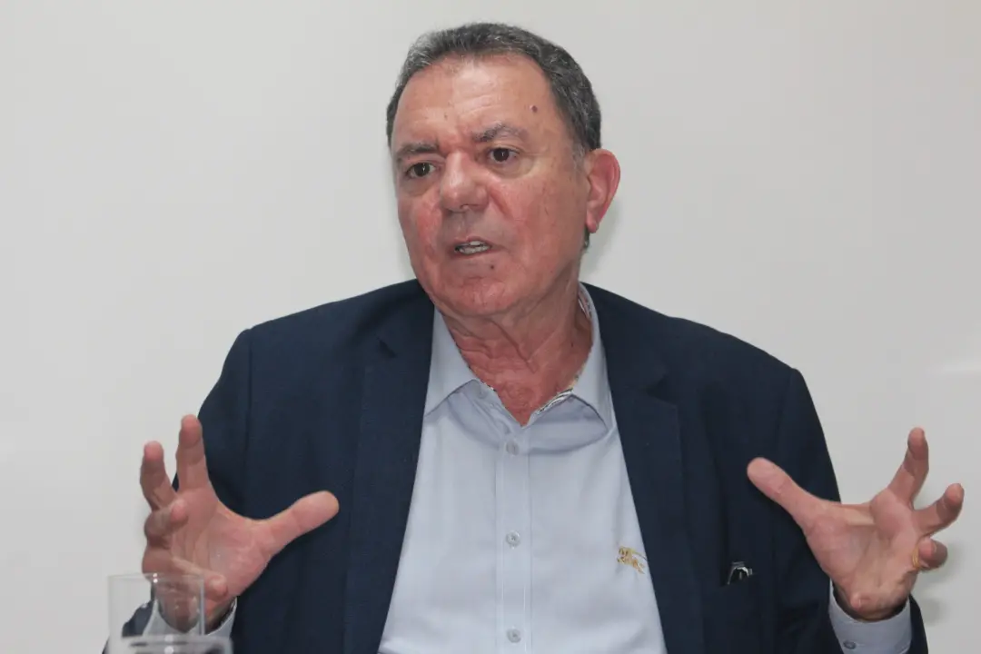 Luis Cesar Bueno, do PT, ficou em terceiro lugar com 9,82% dos votos, superando Marconi Perillo, que ficou quarto com 8…