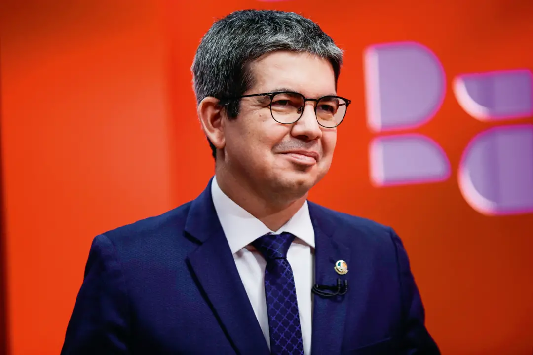 Derrota arrasadora do PT no Congresso, Randolfe Rodrigues perde a vaga para Rayssa Furlan no Amapá. O cenário político …