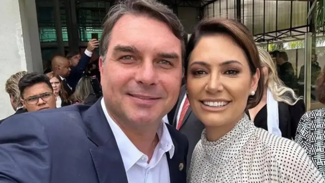 Michelle, Carlos e Jair Renan foram eleitos para o Congresso. Os levantamentos mostravam empate técnico entre Flávio e …