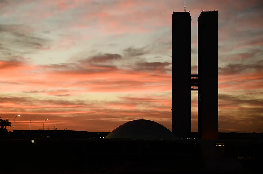 54 senadores foram eleitos neste domingo para mandato de oito anos, com vigência de 2027 a 2035. É um momento que pede …