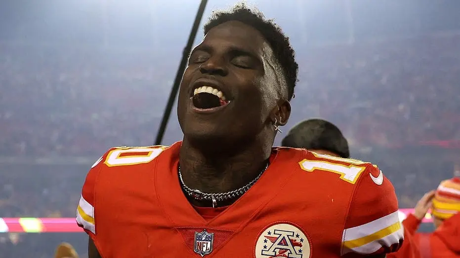 Kansas City Chiefs venceu por 30 a 27, mas perdeu dois recebedores importantes com lesões. A saída de Tyquan Thornton e…