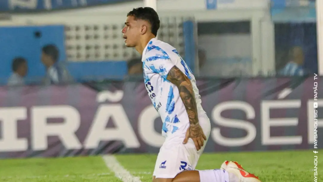 Pedro Henrique se despede do Paysandu no Estádio da Curuzu após vencer por 1 a 0 a Ferroviária. O volante falou que foi…