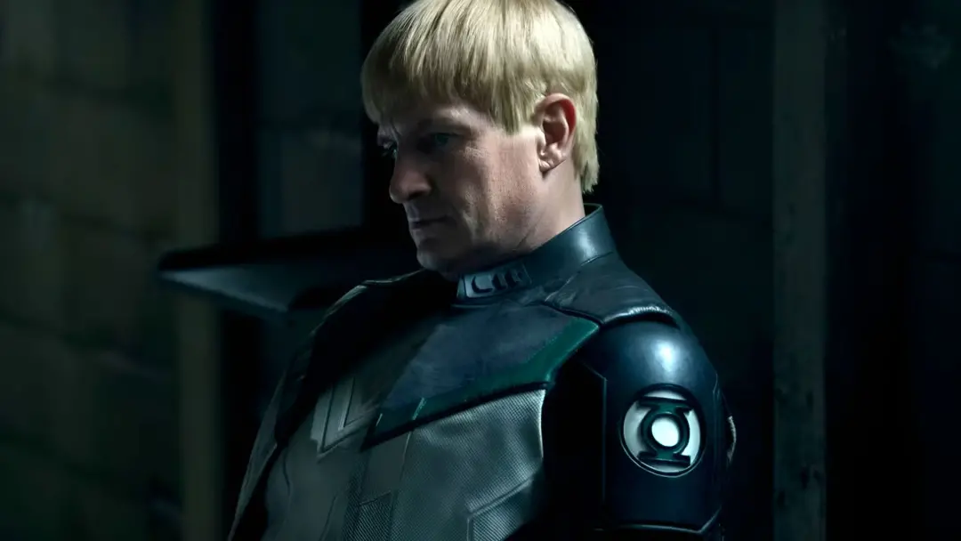Lanterns substitui Guy Gardner, o personagem de Nathan Fillion, na segunda temporada. A mudança no universo DC força um…