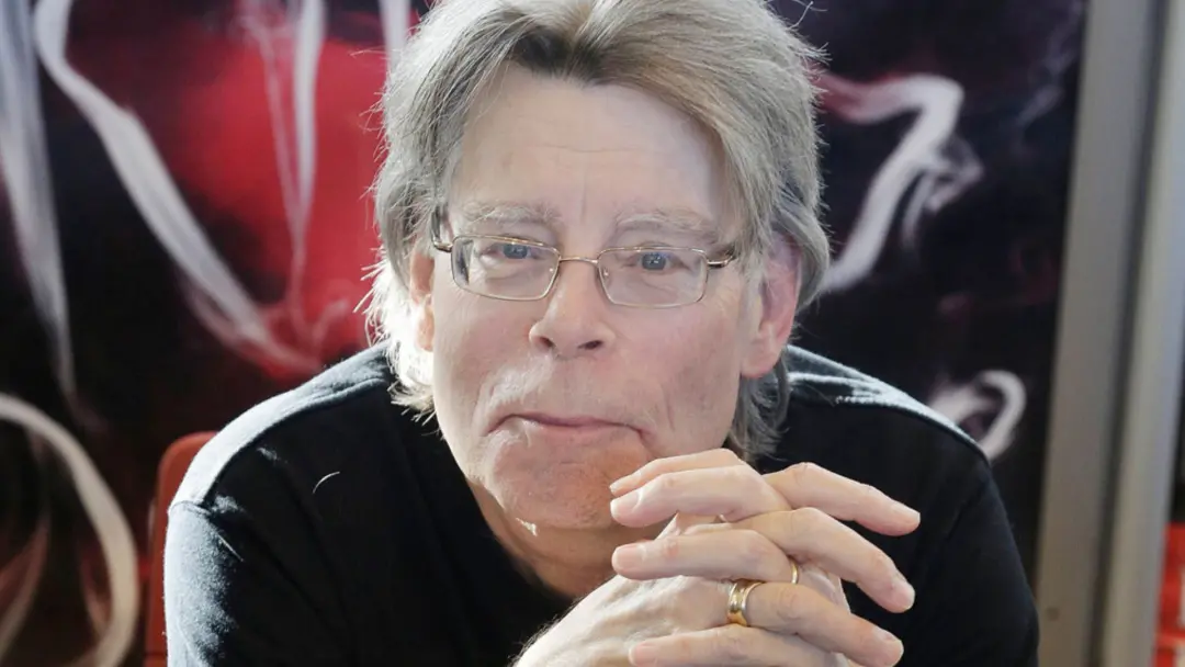 Stephen King voltou a atuar na serie da Disney. Isso é bacana porque ele tem um trabalho enorme na literatura e ver ele…