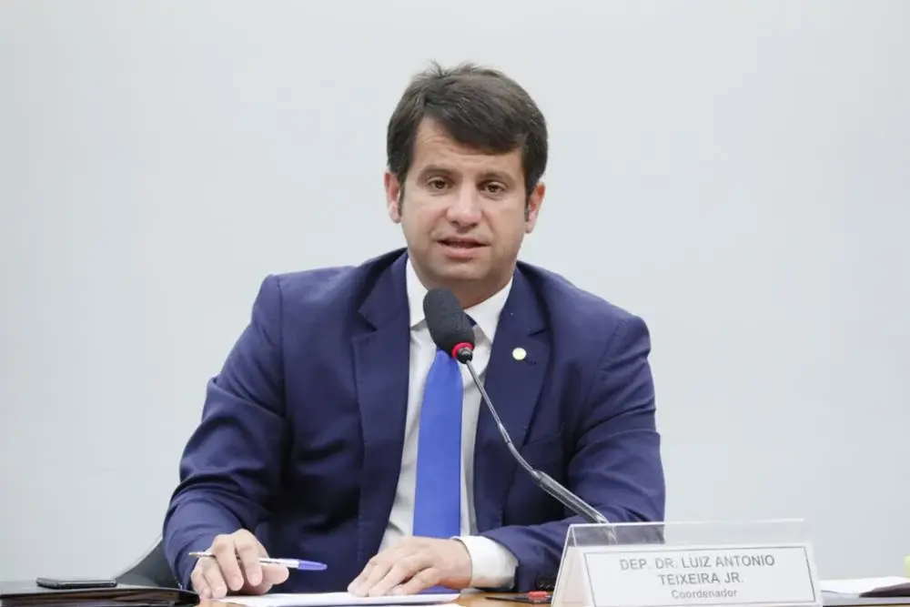 Dr Luizinho liderou a votacao com 213.865 votos no Rio de Janeiro. A disputa entre candidatos de PP, PSOL e PT no estad…