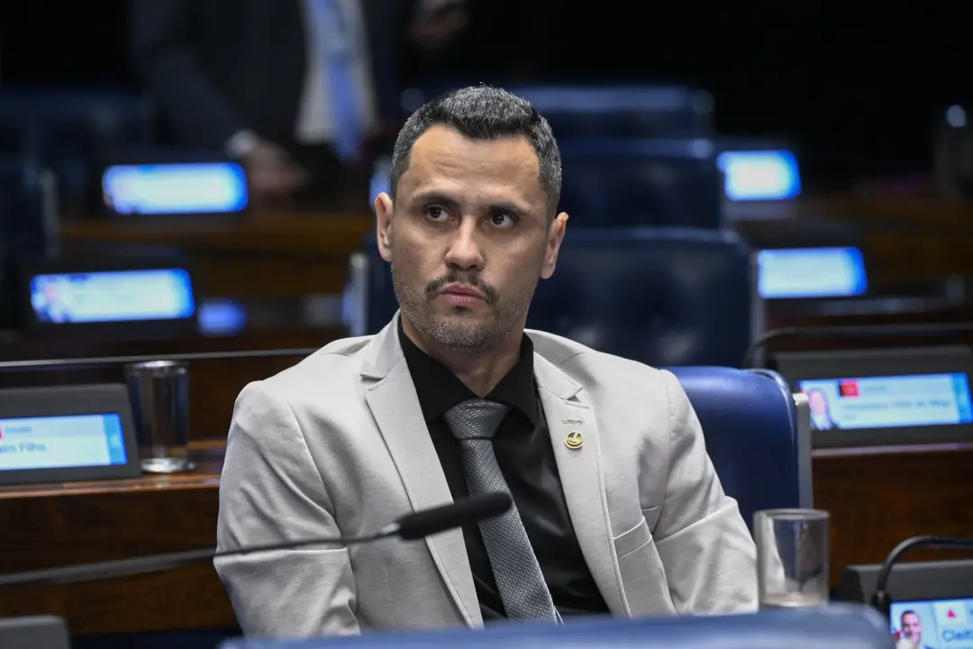 Senador Cleitinho Azevedo foi eleito governador de Minas Gerais com 55,29% dos votos válidos no primeiro turno. A confi…