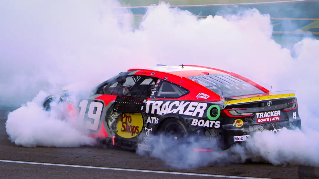 Chase Briscoe levou a vitória no South Point 400 em Las Vegas, liderando 175 voltas e pegando a etapa 1 e 2. É um resul…