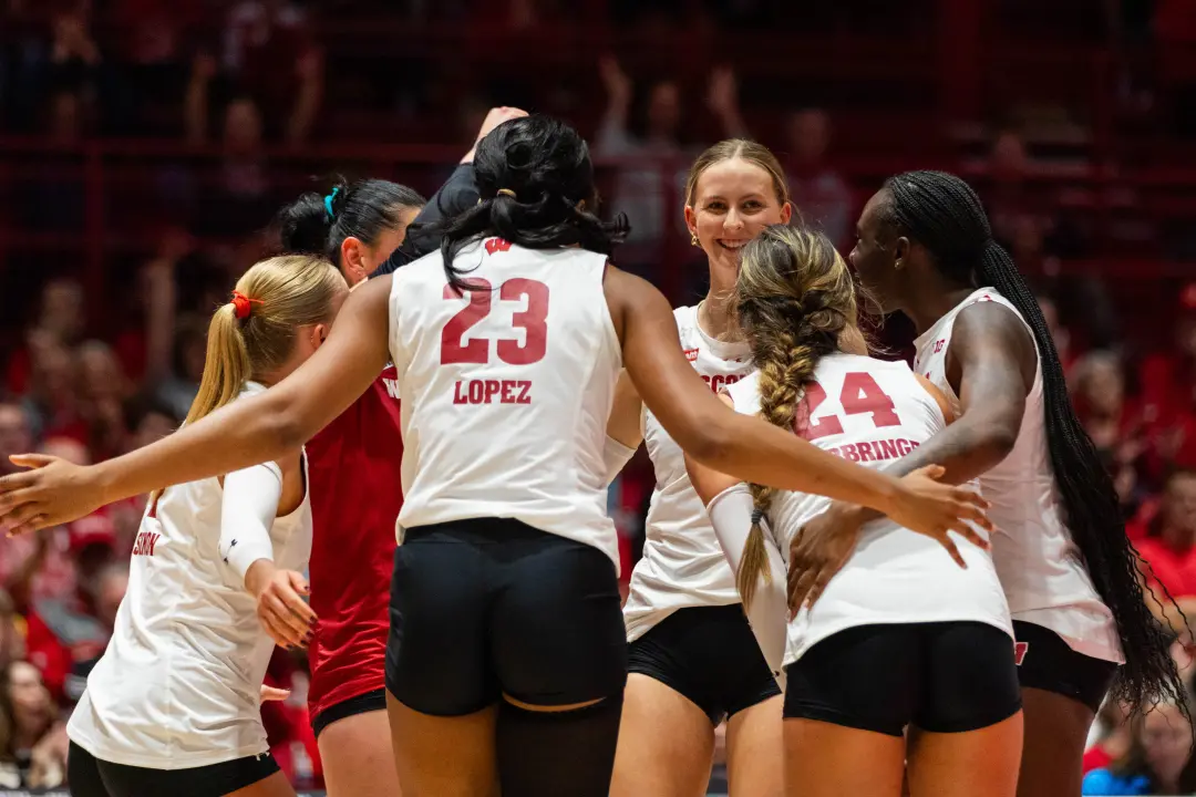 Wisconsin venceu Minnesota em Minneapolis, 4 sets a 2, com a sexta classificada Badgers ganhando do vigésima. Essa sequ…
