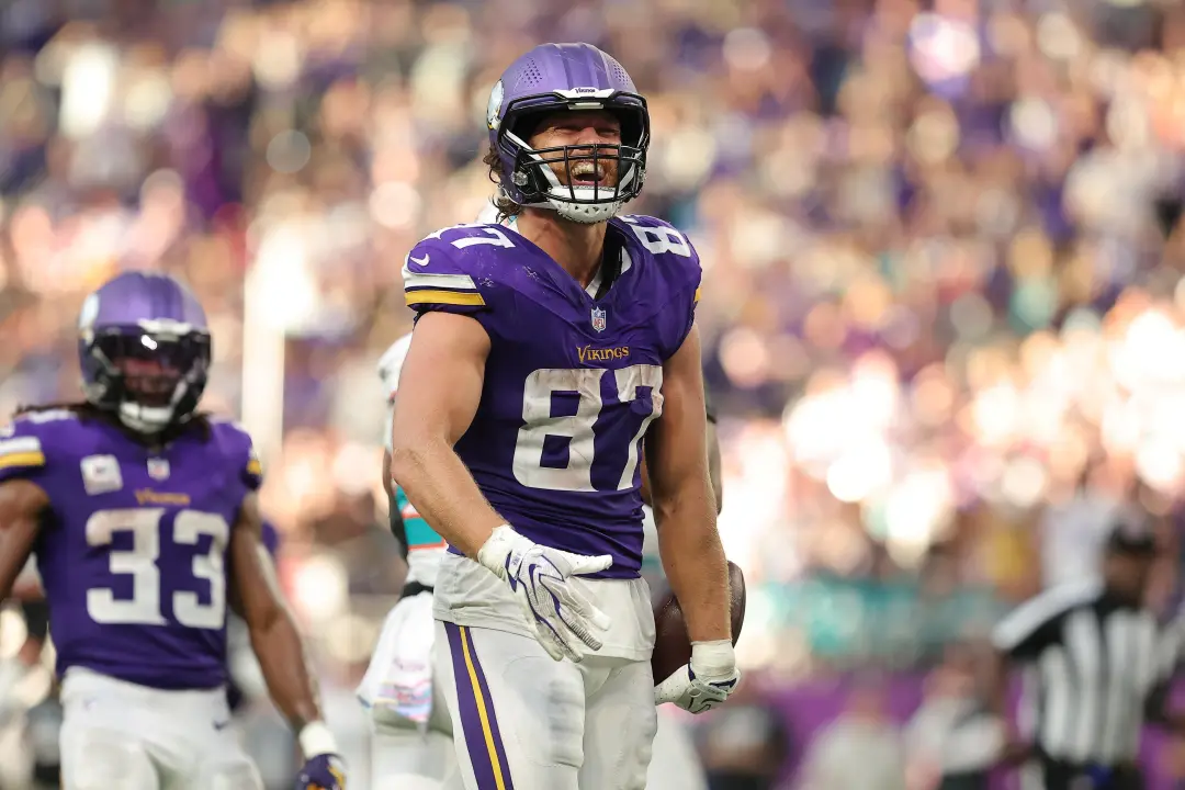 Minnesota Vikings chega a 4-0 depois de vencer Miami Dolphins por 15 a 10. Defesa e trocas foram ótimas, mas o ataque n…