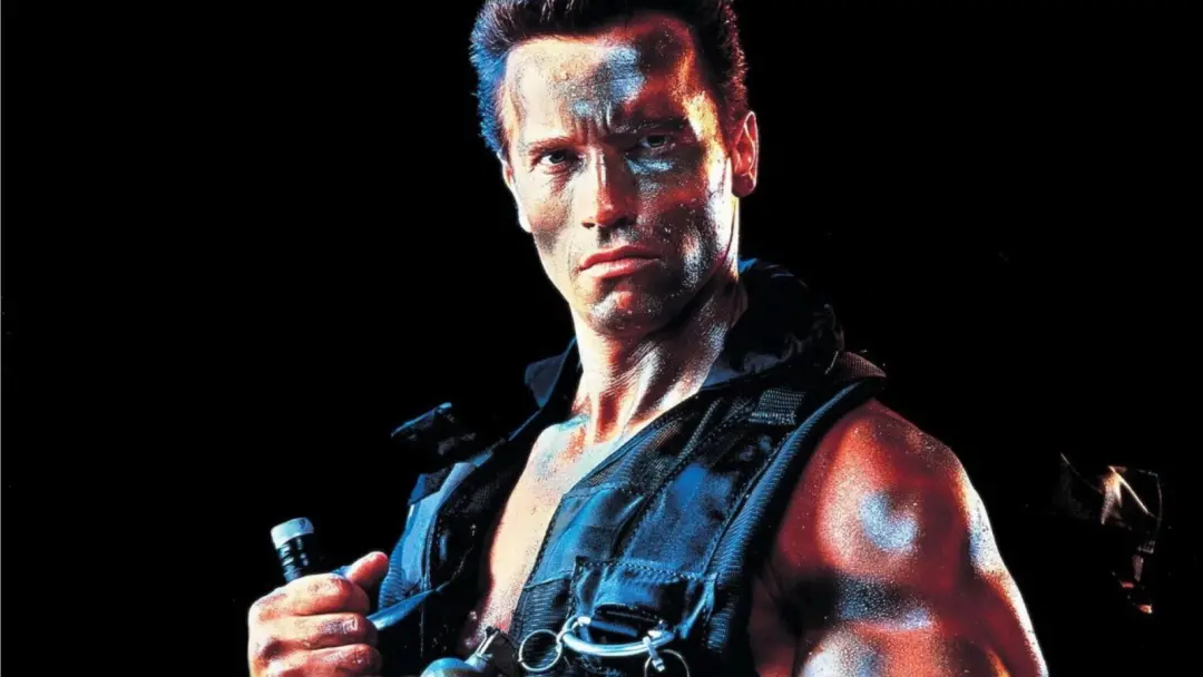 Commando, de Arnold Schwarzenegger, saiu em 4 de outubro de 1985 e continua sendo um filme de ação perfeito. O filme mo…