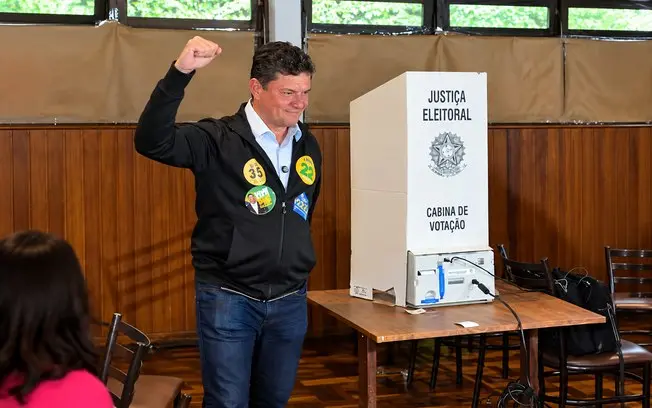 Sergio Moro garantiu a vitória como governador do Paraná com 50,11% dos votos válidos no primeiro turno. Um movimento q…