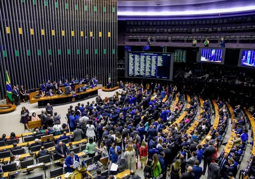 Goiás definiu os 17 deputados federais que vão representar o estado na Câmara. Com Bruno Peixoto levando mais votos, a …