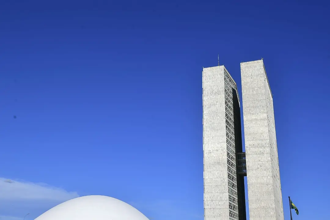 Das 54 cadeiras renovadas no Senado, 43 ficaram com candidatos de direita ou centro-direita e apenas 11 foram para nome…