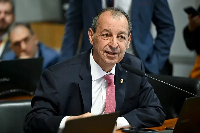 Omar Aziz com 40,37% dos votos válidos e Maria do Carmo com 24,74% no primeiro turno do Amazonas. A disputa acirrada mo…