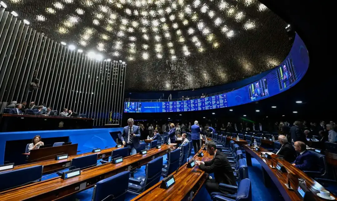 Senado renovou 54 das 81 cadeiras com a eleição de dois senadores em cada estado. Essa renovação de dois terços muda a …
