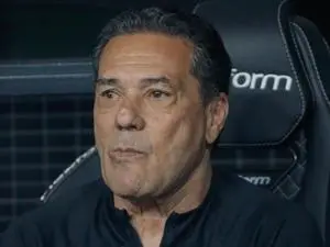 Vanderlei Luxemburgo perdeu a disputa pelo Senado no Tocantins. É um processo político que exige muita consistência e c…