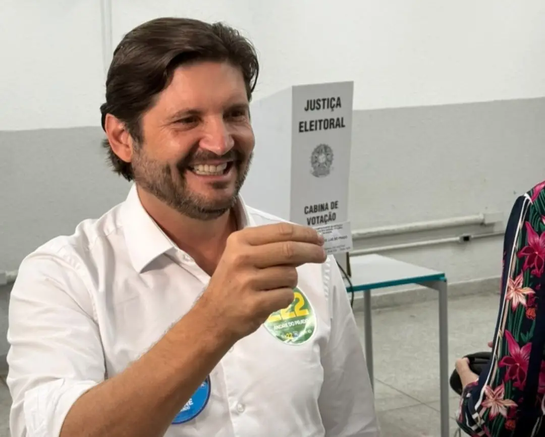 André do Prado foi eleito senador por São Paulo com 29,3% dos votos, após campanha apoiada por Tarcísio de Freitas e Fl…