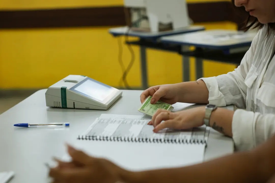 Porto Alegre registrou 24,05% de abstenção por enquanto, o que é o maior percentual entre as capitais com governador el…
