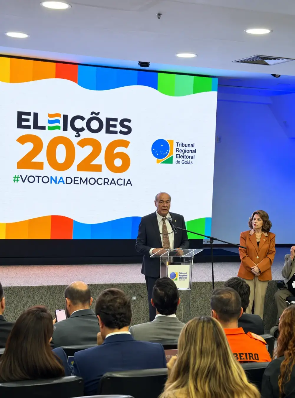 Goiás registrou 53 urnas trocadas e 26 TCOs no domingo da votação de 2026, com mais de 5 milhões de eleitores aptos. A …