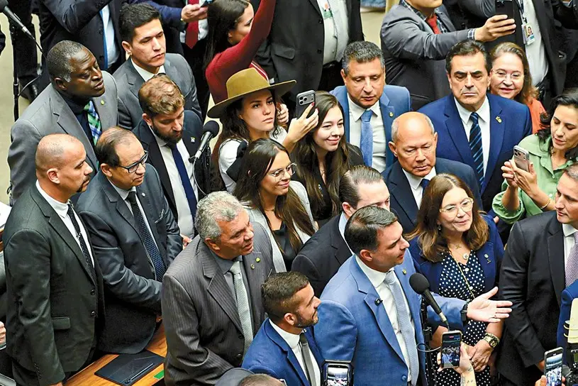 Cinco membros da bancada do Senado defendem o impeachment de ministros do STF. É um movimento grande para tentar destra…