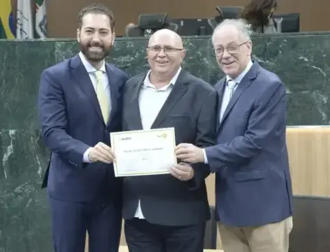 Lucas do Vale foi eleito deputado federal com mais de 120 mil votos e Paulo do Vale, deputado estadual, levou mais de 7…