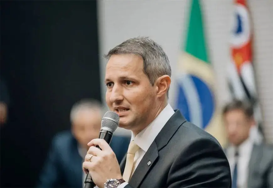 São Paulo elege Guilherme Derrite com 30,72% e André do Prado com 29,38% para o Senado. Essa definição traz estabilidad…