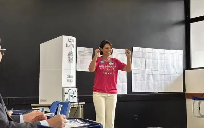 Michelle Bolsonaro eleita senadora pelo Distrito Federal, conquistando uma das duas vagas. A entrada dela na política m…