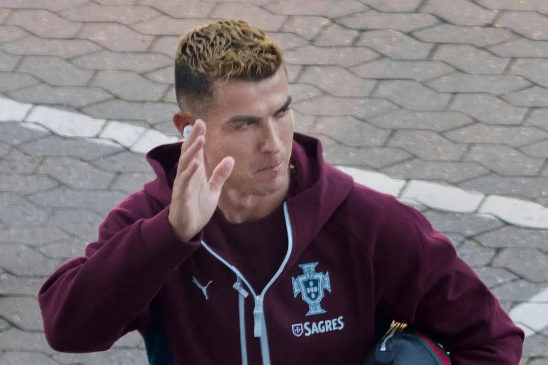 Jorge Jesus disse que Cristiano Ronaldo pode voltar à seleção se ele quiser. Parece que a decisão final fica com o próp…