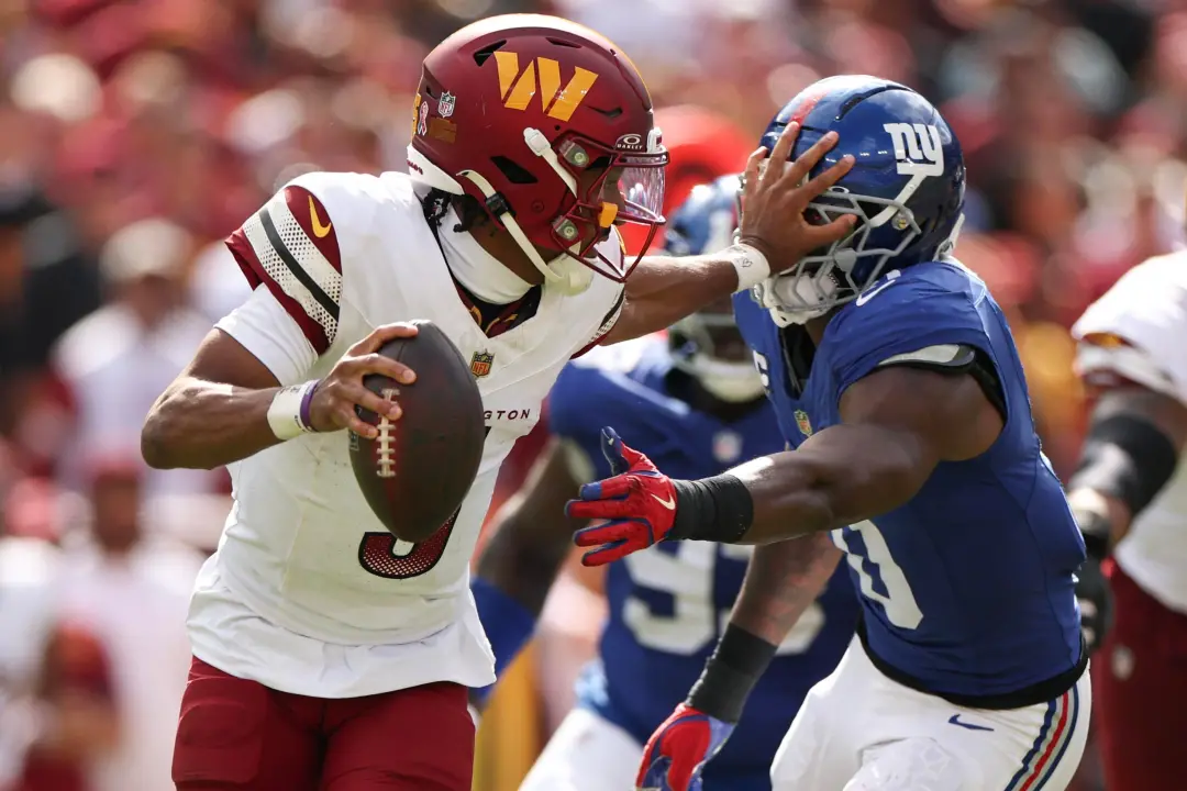 Jayden Daniels volta a treinar com os Commanders antes do jogo contra os Giants, mas o time ainda enfrenta problemas co…