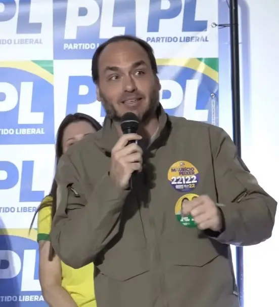 Carlos Bolsonaro foi eleito senador por Santa Catarina com 93% das urnas apuradas. A chegada dele mudou a disputa na di…