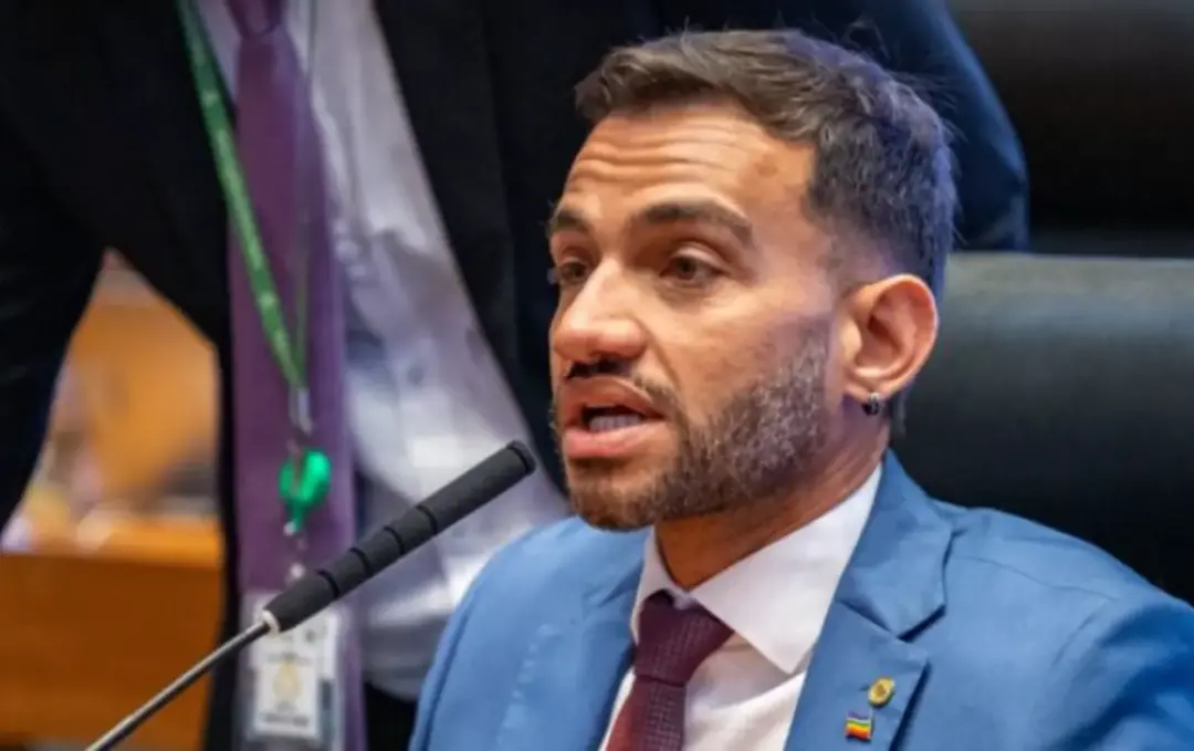Fábio Felix chegou à Câmara dos Deputados com mais de 200 mil votos no DF, encerrando oito anos lá. Esse número mostra …