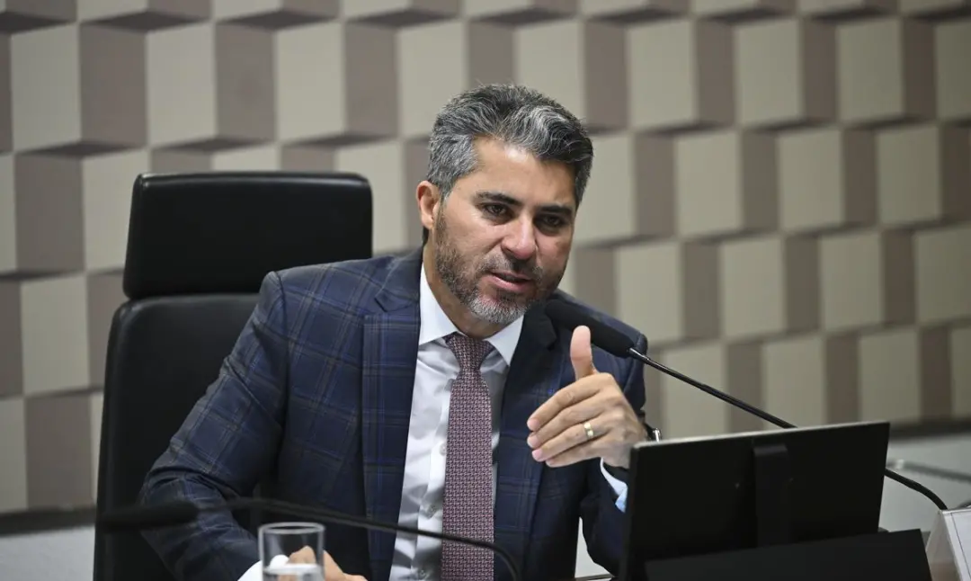 Marcos Rogério foi eleito governador de Rondônia com 57,02% dos votos válidos no primeiro turno. Essa vitória, sem nece…